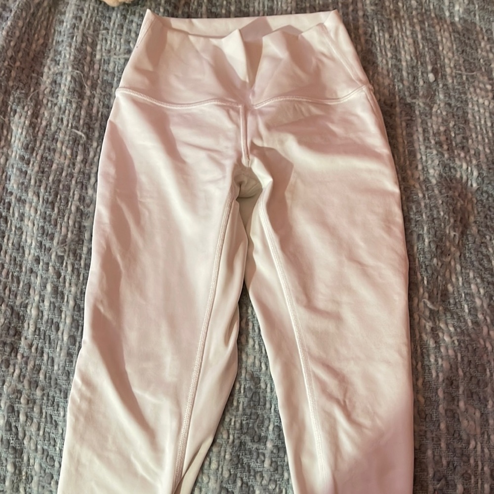 White lululemon leggings